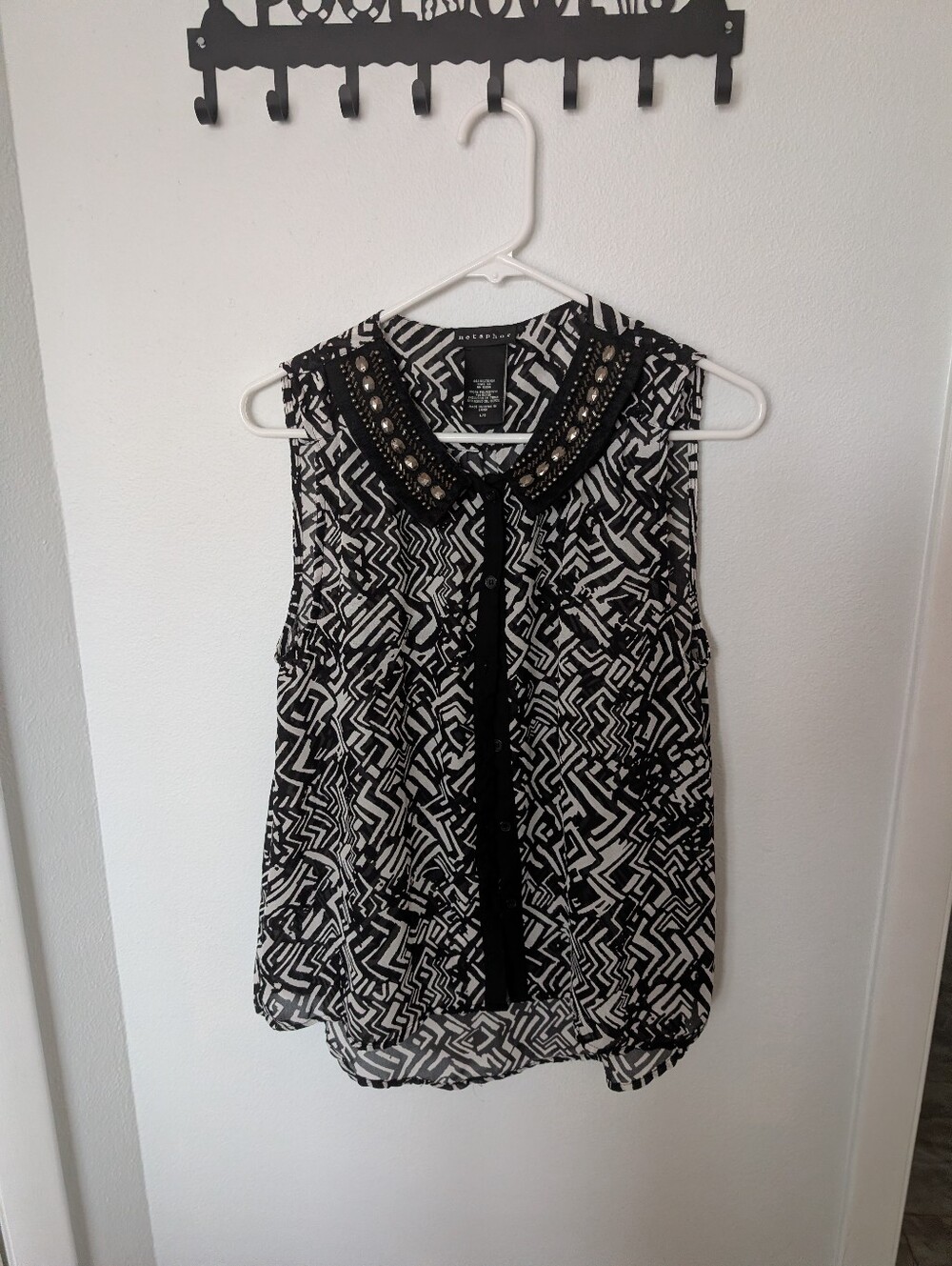Metaphor Black and White Beaded Collar Sleeveless Camisole